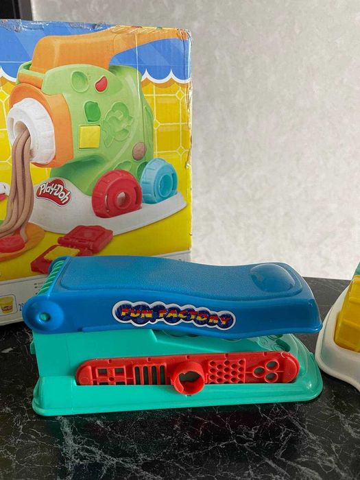 Play-Doh "Машинка для приготування локшини" і "Фабрика розваг"
