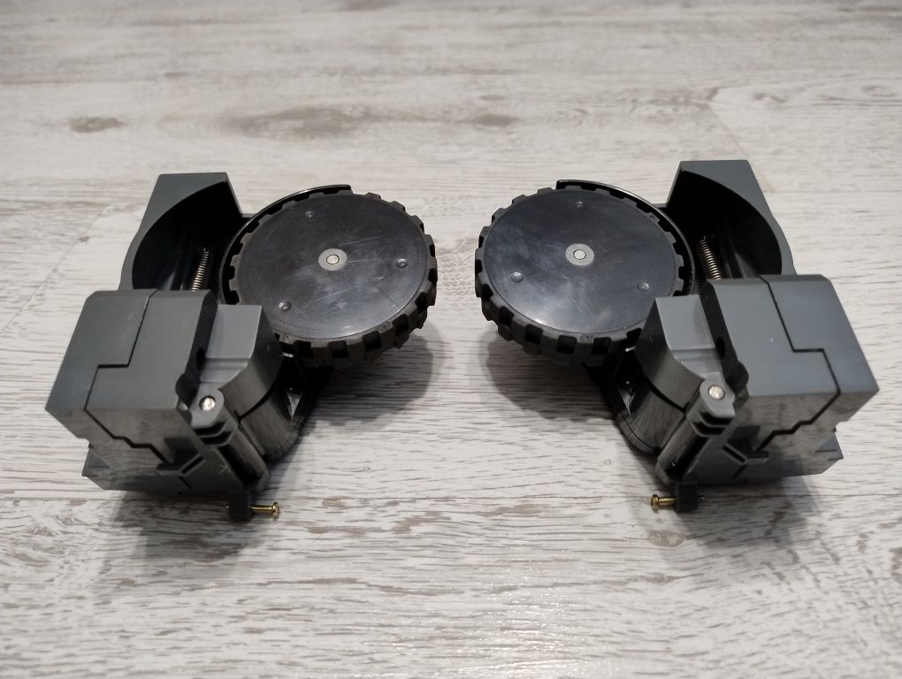 Moduł koła lewego ,L` + Moduł koła prawego ,R` Irobot Roomba 880
