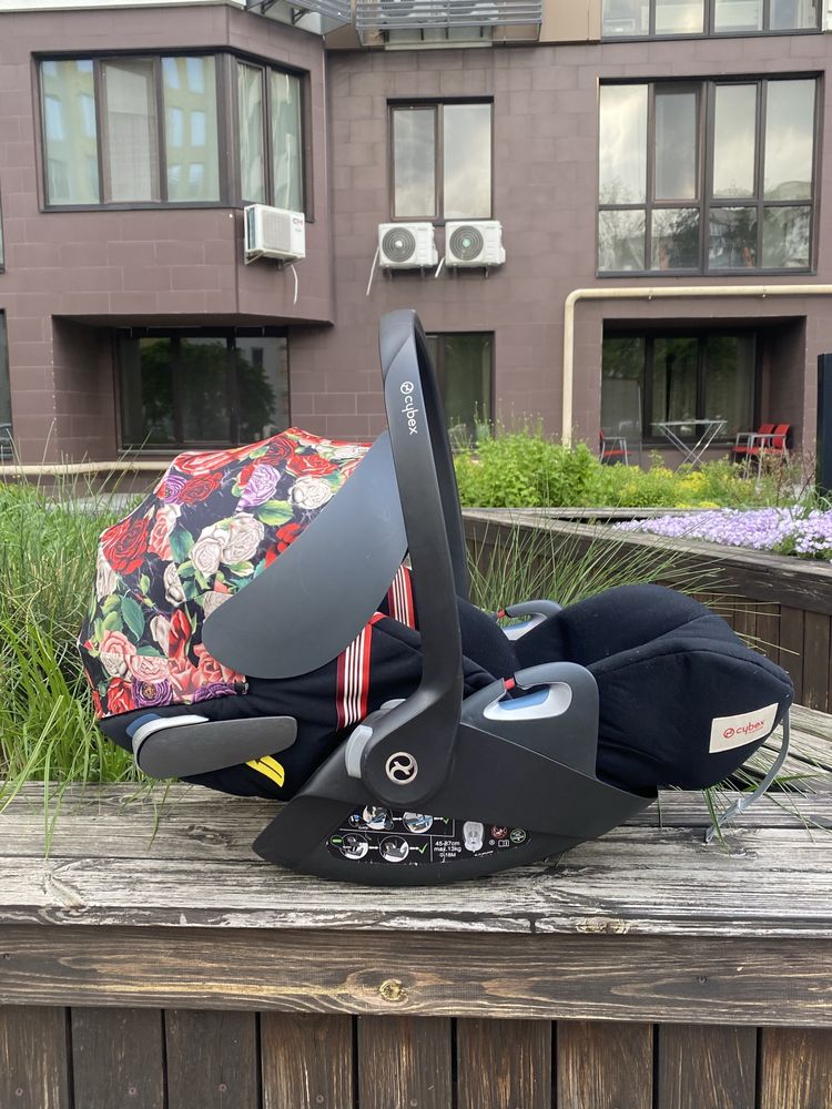Автокресло Cybex Cloud Z i-Size Spring Blossom Dark