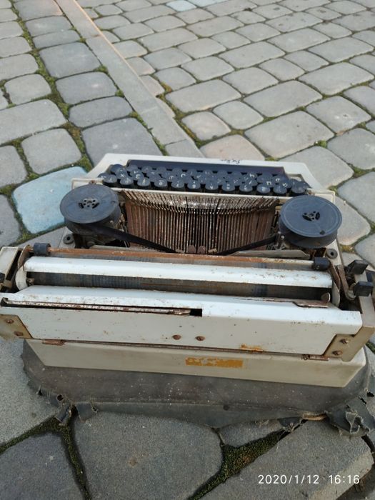 Портативна друкарська машинка