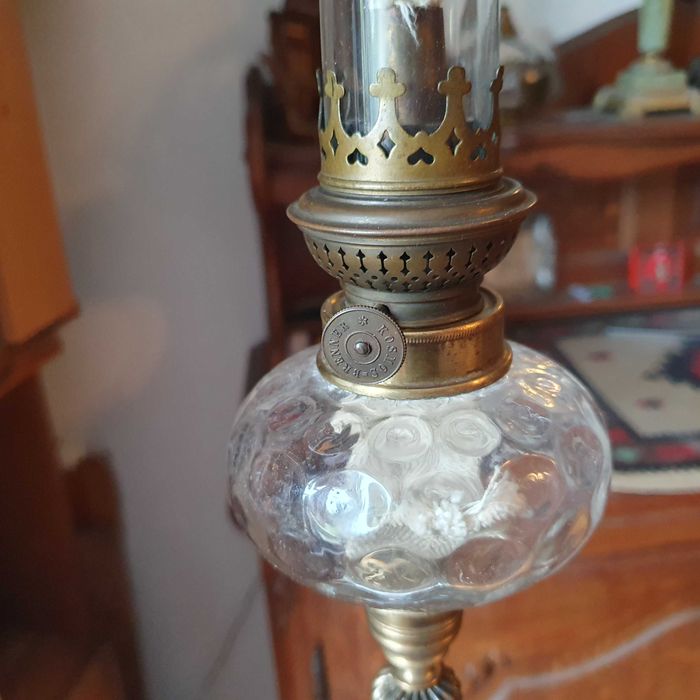 Sprawna figuralna lampa naftowa=MOREAU=ze stopów metali=wys.całk.80 cm
