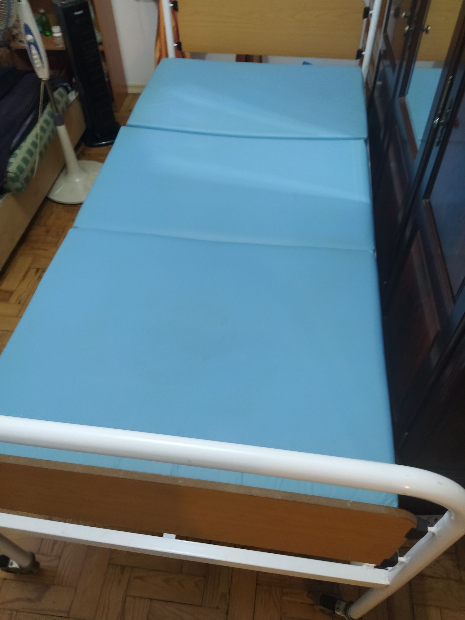 Cama articulada com colchão anti-escaras