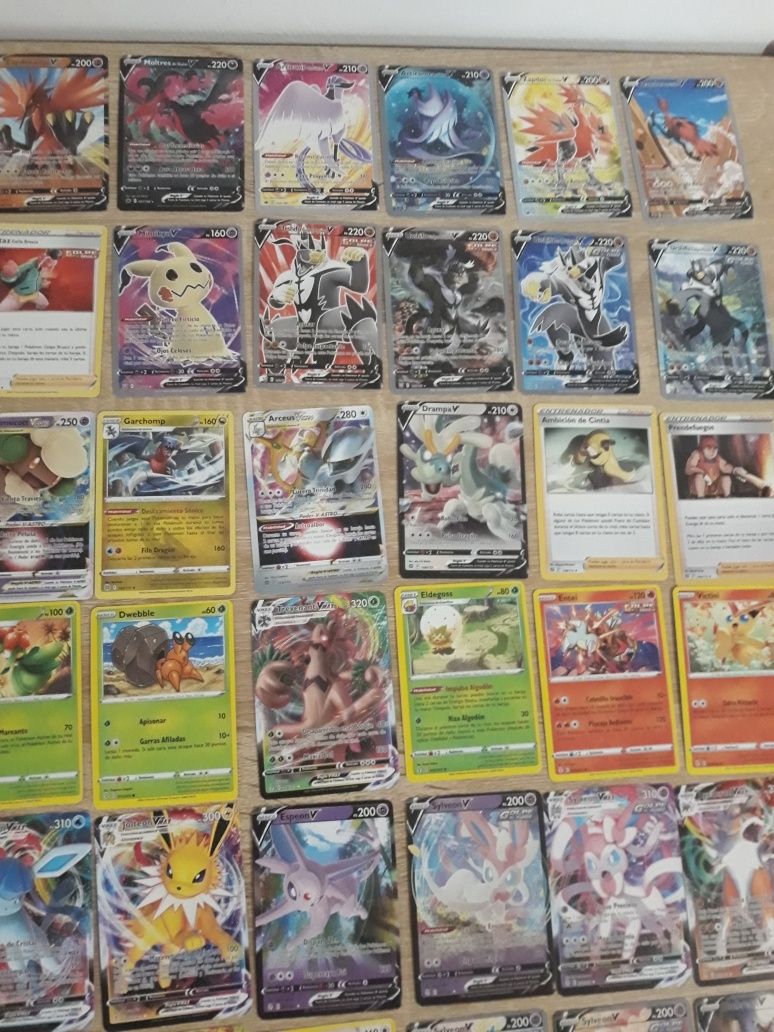 85 cartas Pokemon todas diferentes não oficiais