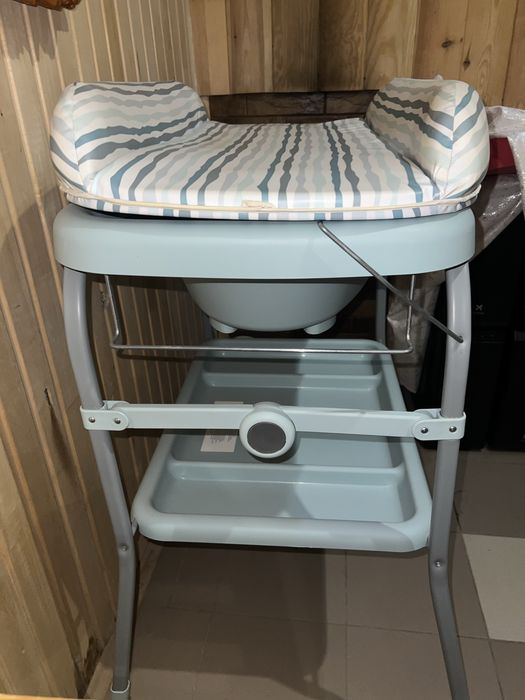 Продаю ваночку для купання зі столиком для сповивання Chicco