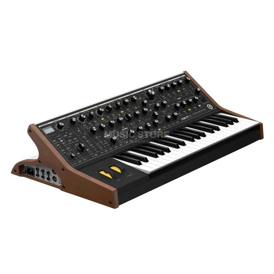 Aluga-se Nord Electro 5D ou Moog Subsequent 37 para espetáculos