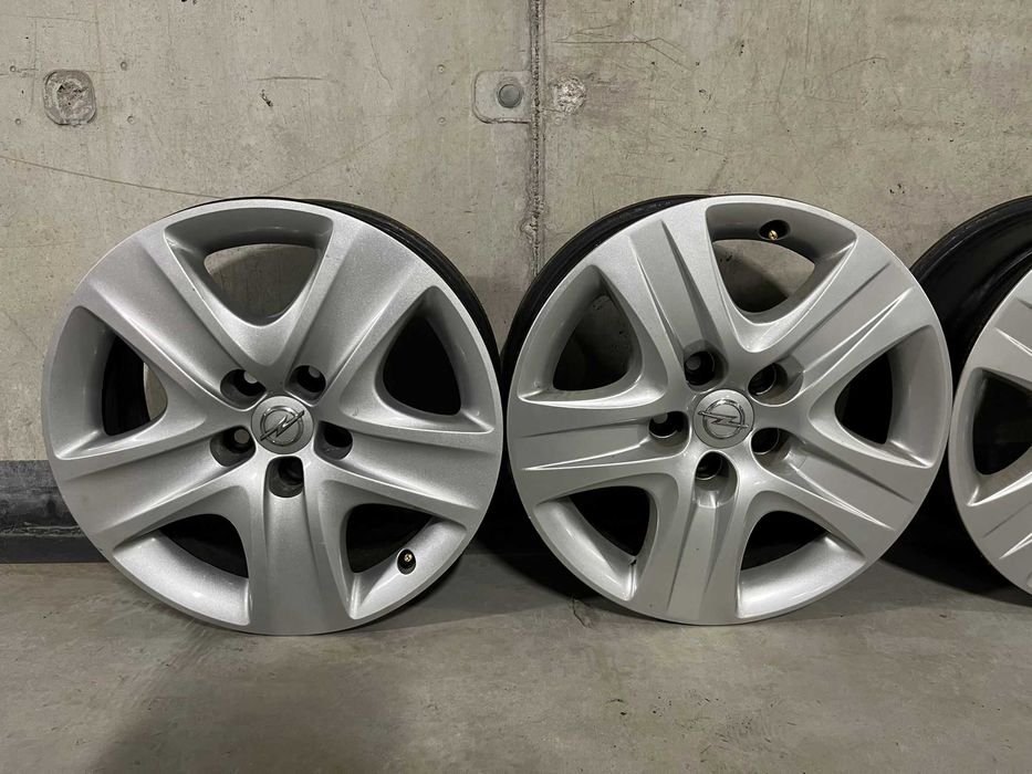 Felgi strukturalne Opel Insignia 5x120 17" 7J + kołpaki