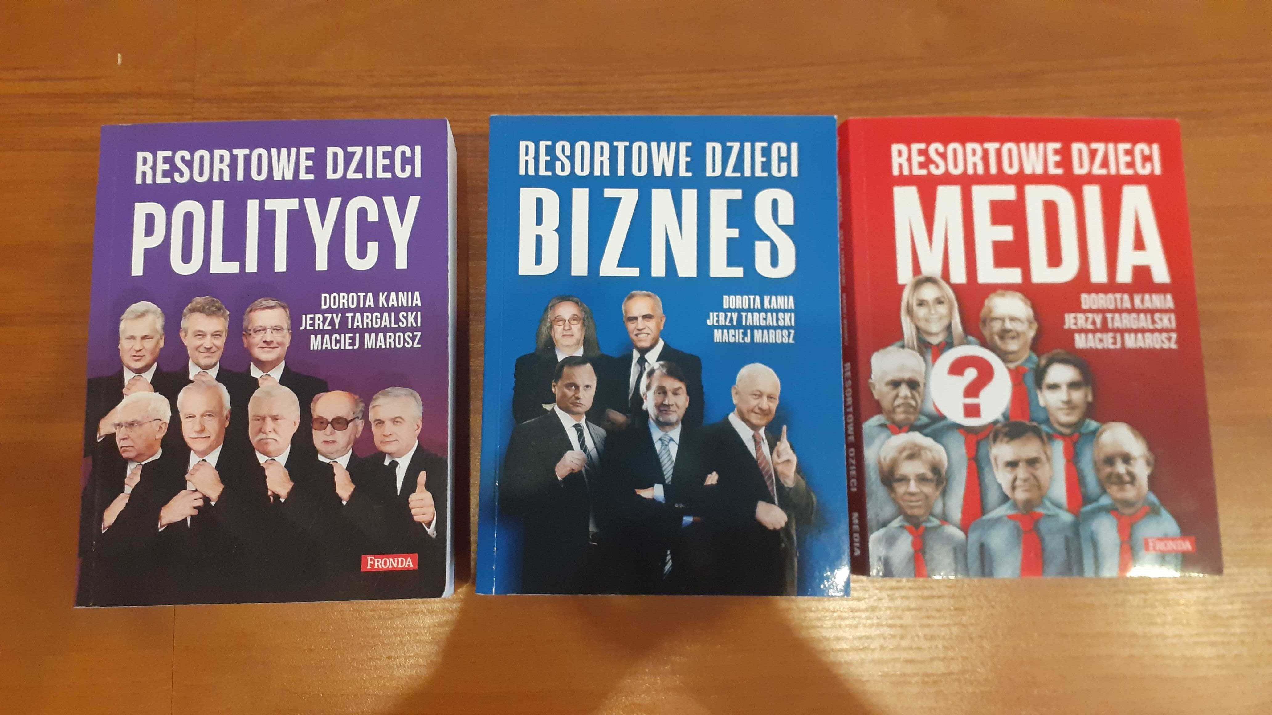 Książka o politykach Komorowski Wałęsa i inni