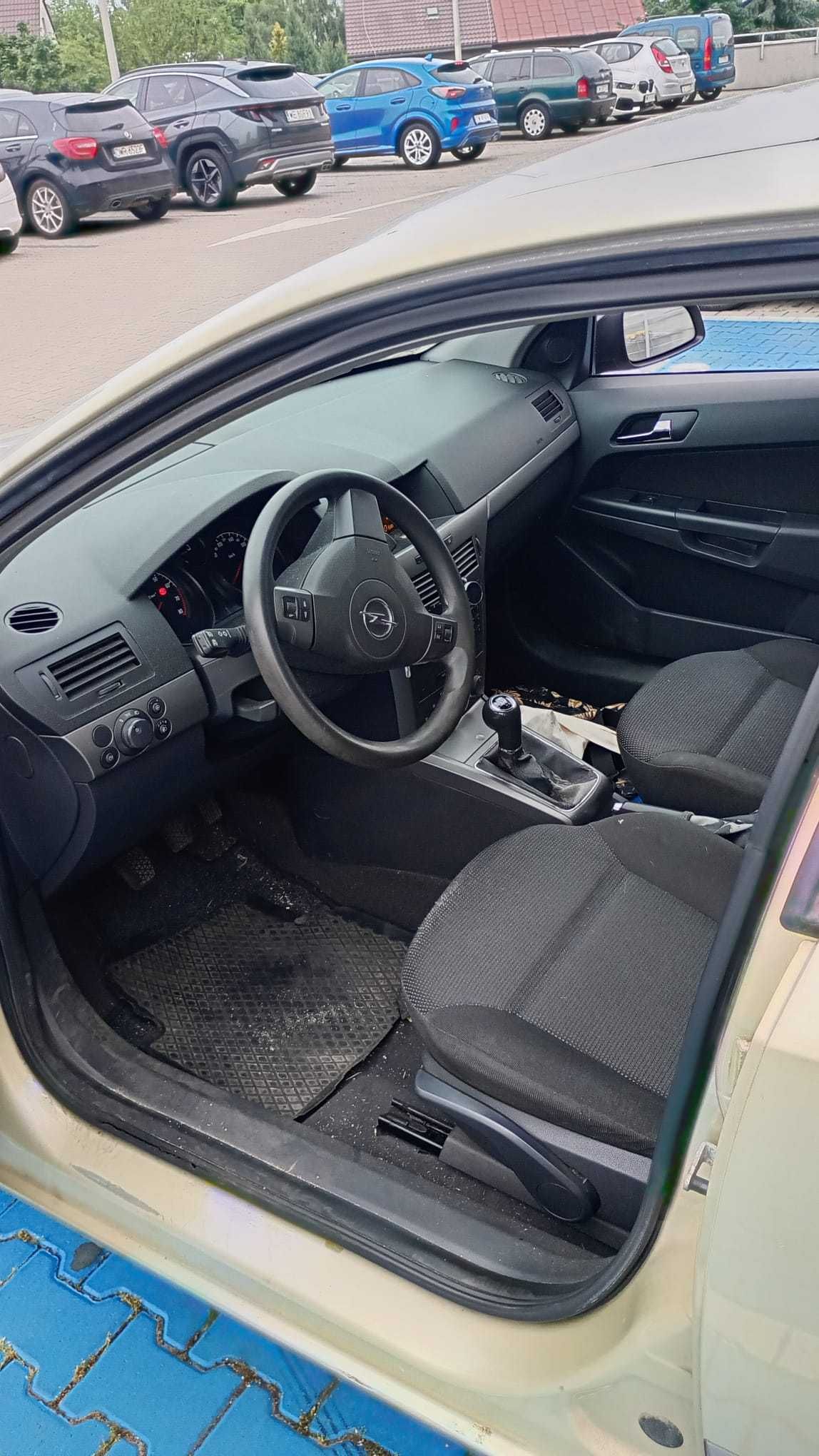 Opel Astra 2004 rok 1.4 benz,klima ,alu, ważne oc i przegląd 05/2026