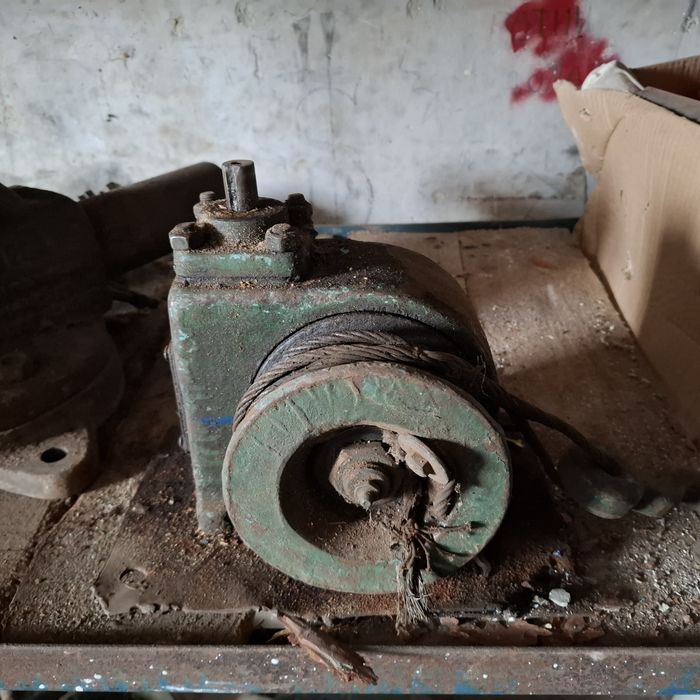 Продам лебедки разные