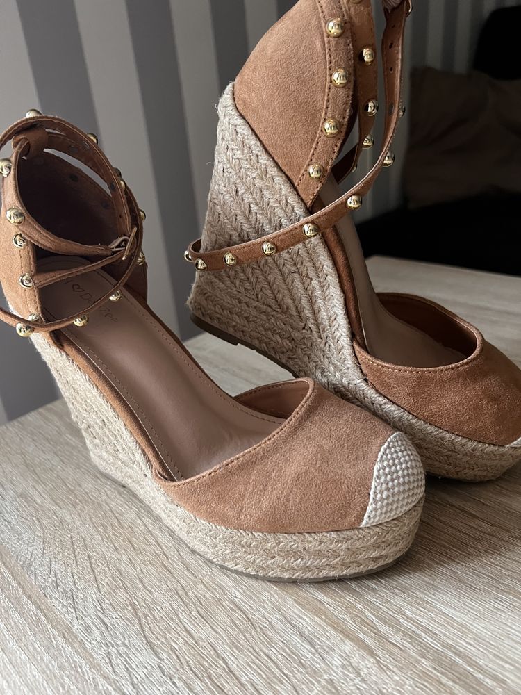 Brązowe espadryle na koturnie DeeZee r. 37