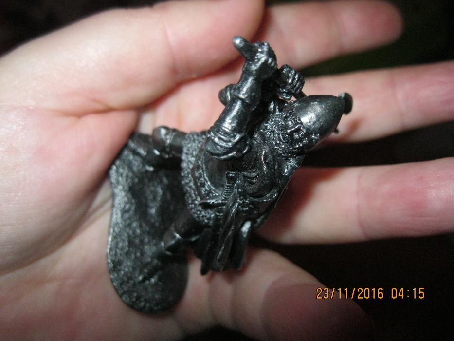 фигурка статуэтка сувенир воин рыцарь металл сплав олова топор