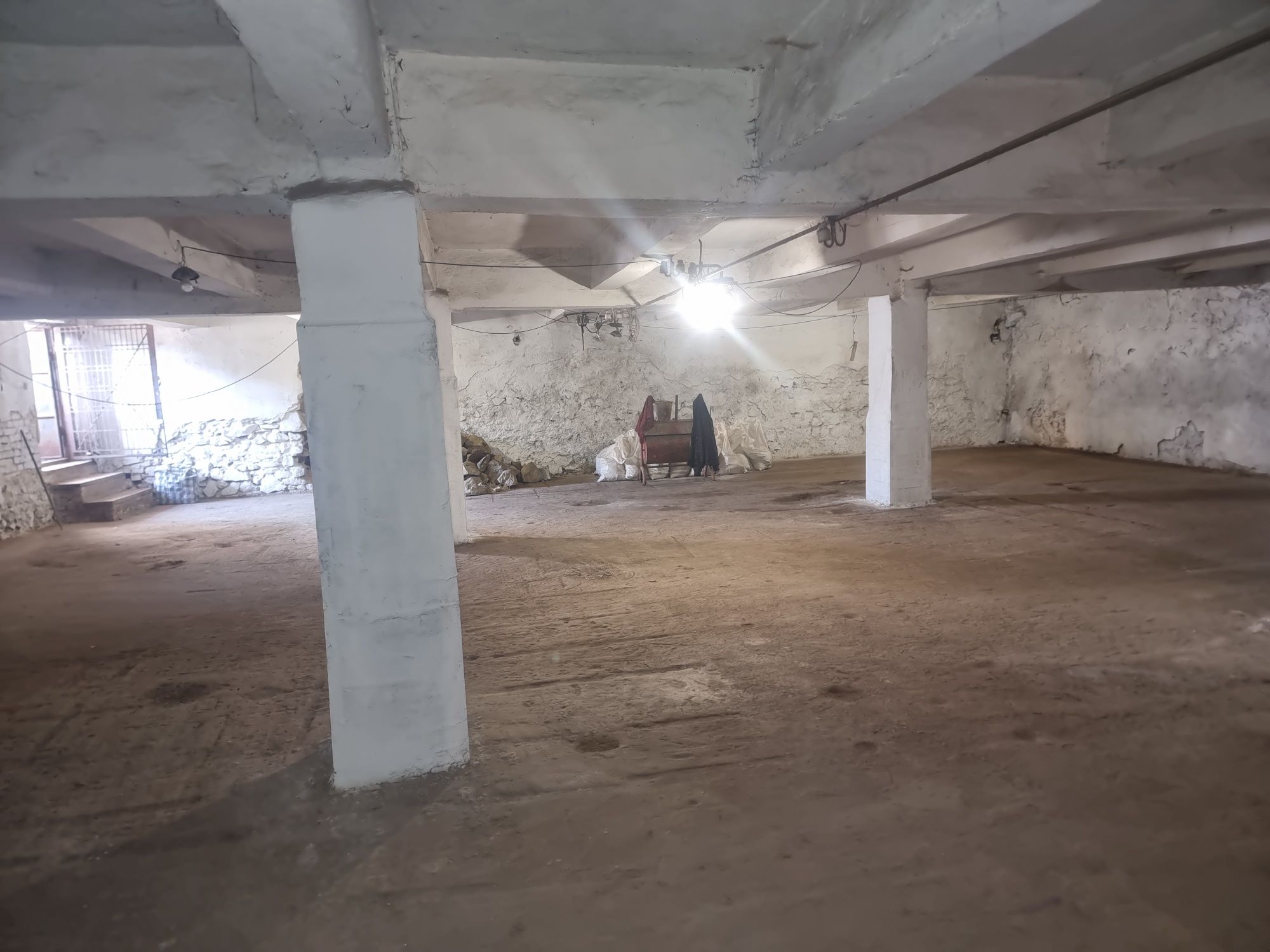 Оренда приміщення 460м² цокольний поверх