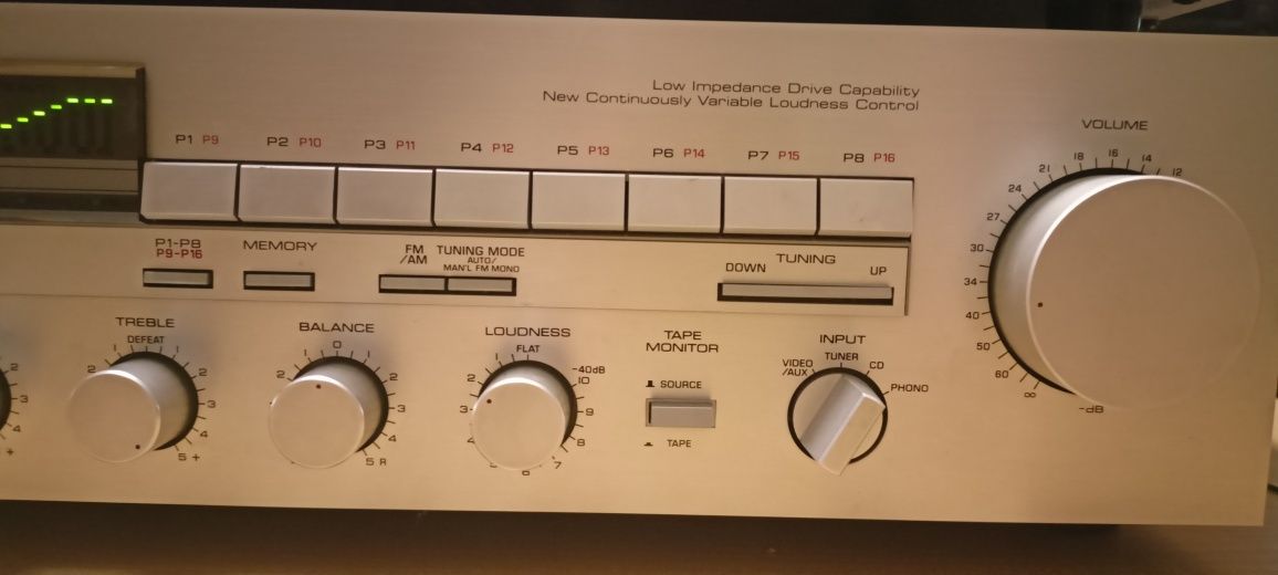 Yamaha amplituner stereo vintage.