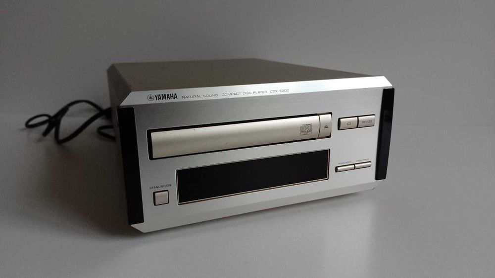 CD проигрыватель Yamaha CDX E-200