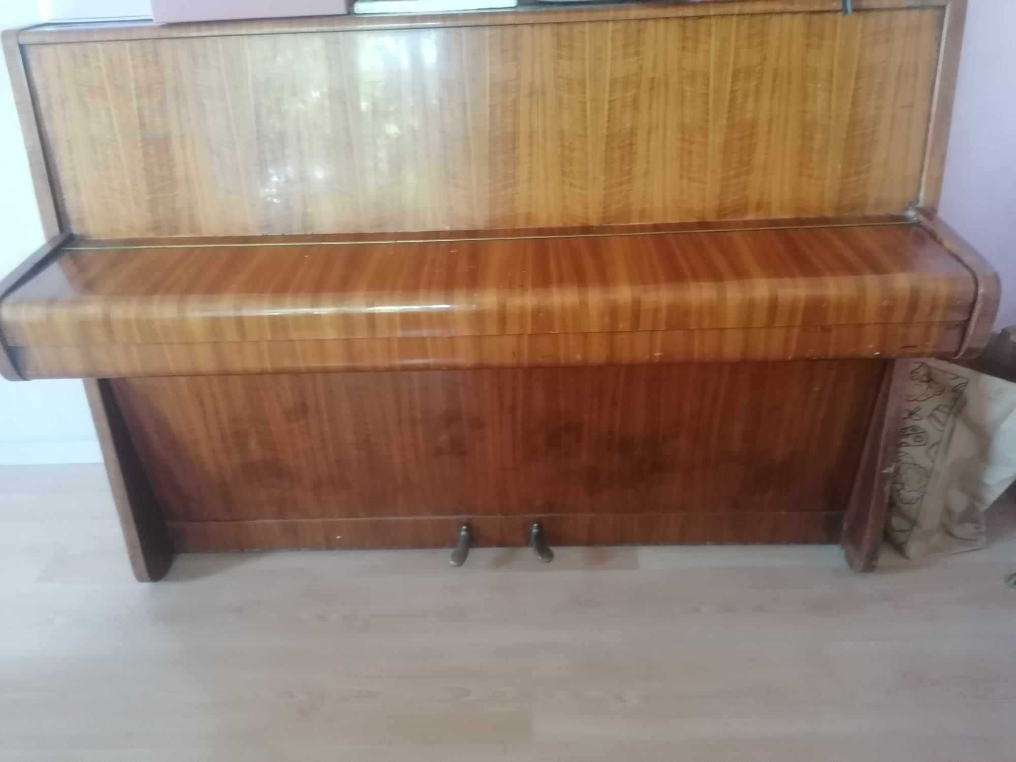 Pianino CALISIA w dobrym stanie