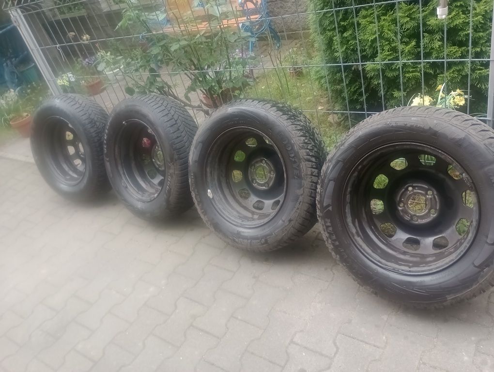Kola 16  dacia duster 215/65 zima