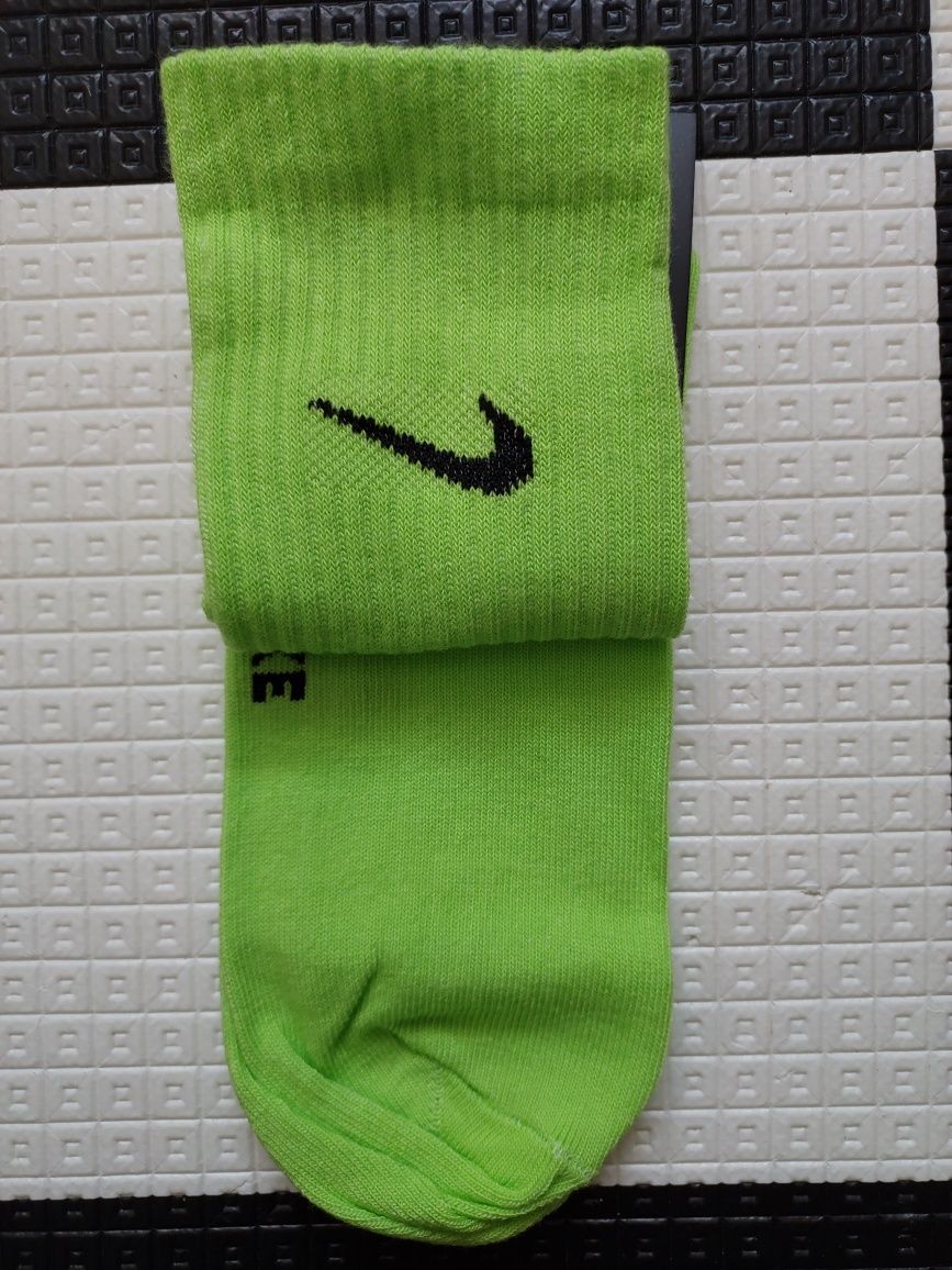Skarpety Nike długie białe czarne kolorowe