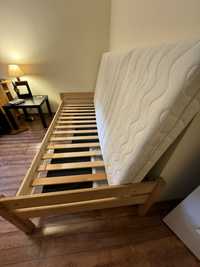 Łóżko drewniane + materac, używane.