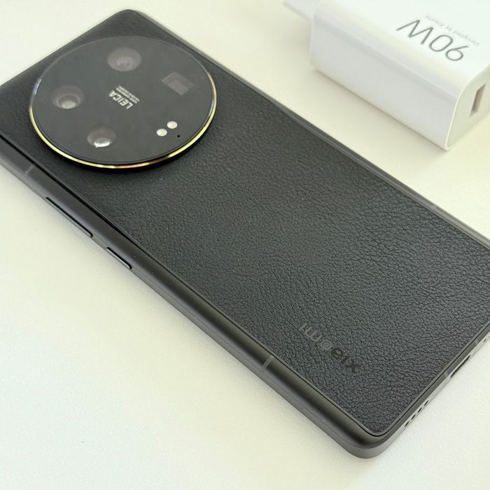 XIAOMI 13 ULTR com auriculares Redmi Buds e capas