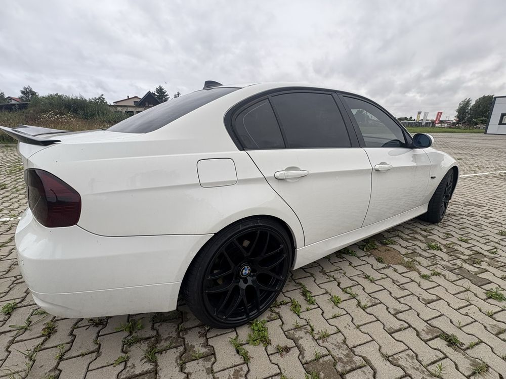 Bmw e90 330i 2005r