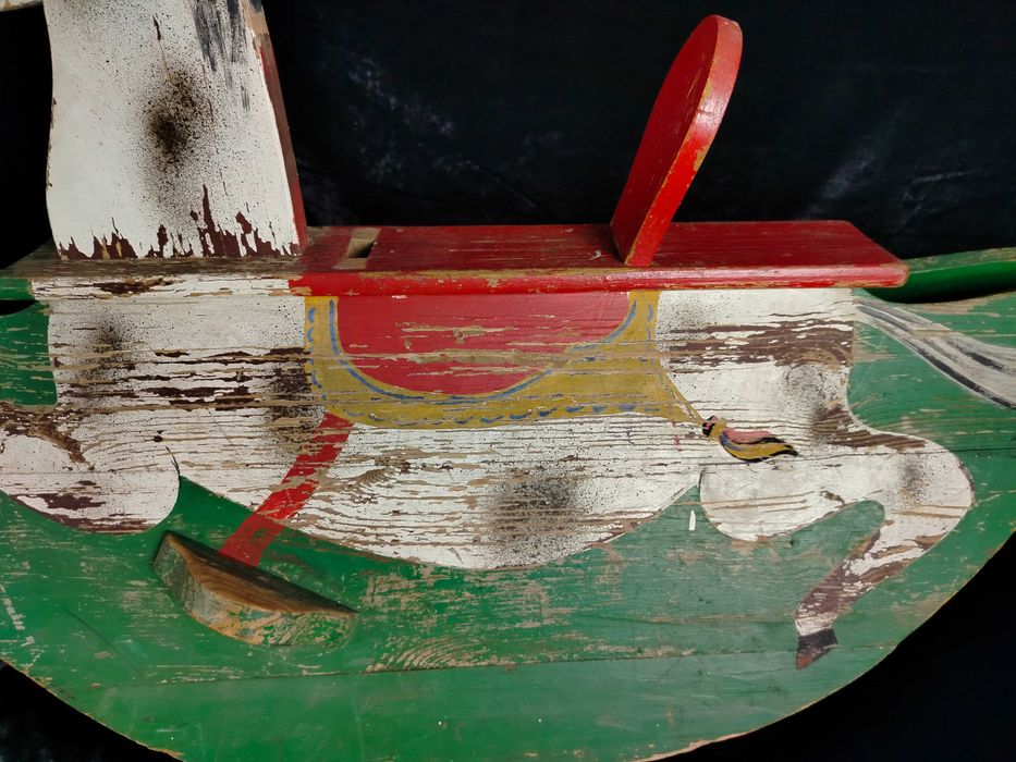 Stary uroczy drewniany konik na płozach SZ1005