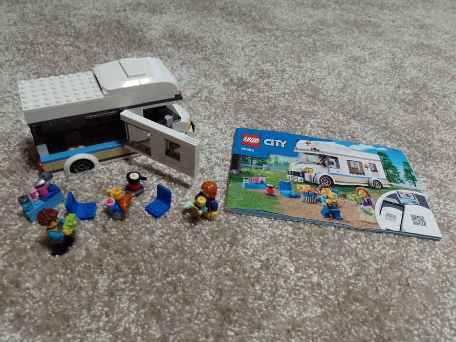 Klocki Lego zestaw 60283 Wakacyjny Kamper
