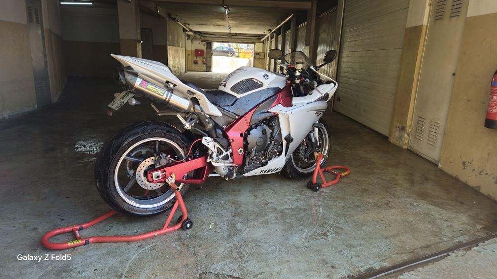 Yamaha R1 crossplane 2009