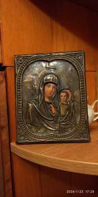 Старинная икона Божьей матери в латуни