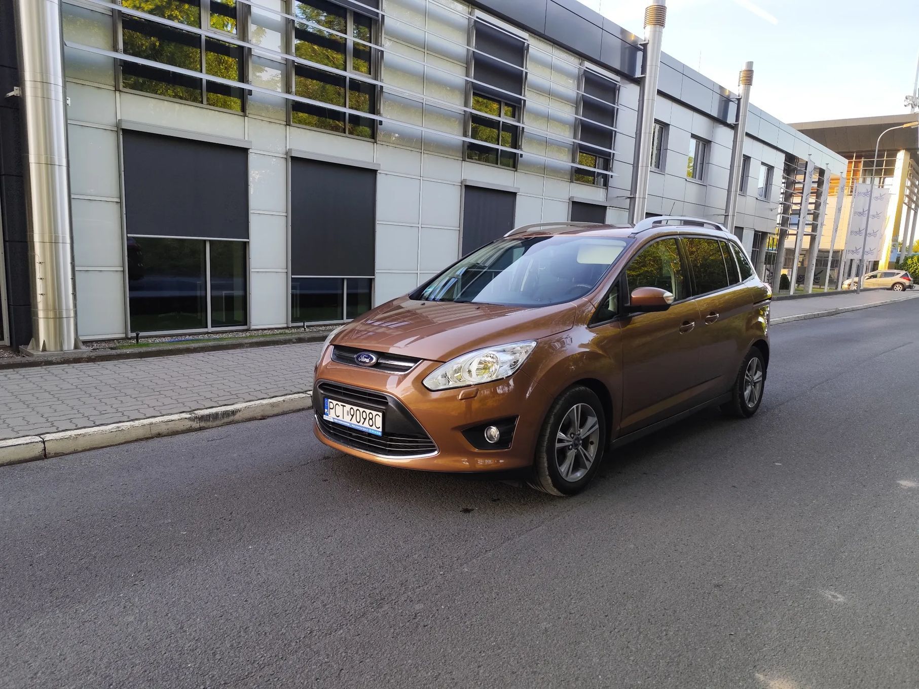 Ford Grand C-MAX Ford Grand C-MAX 1.0 EcoBoost 125 KM, Champions Edition Bezwypadkowy