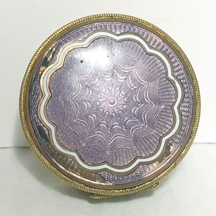 Linda antiga caixa com guilloche esmaltada e marcada