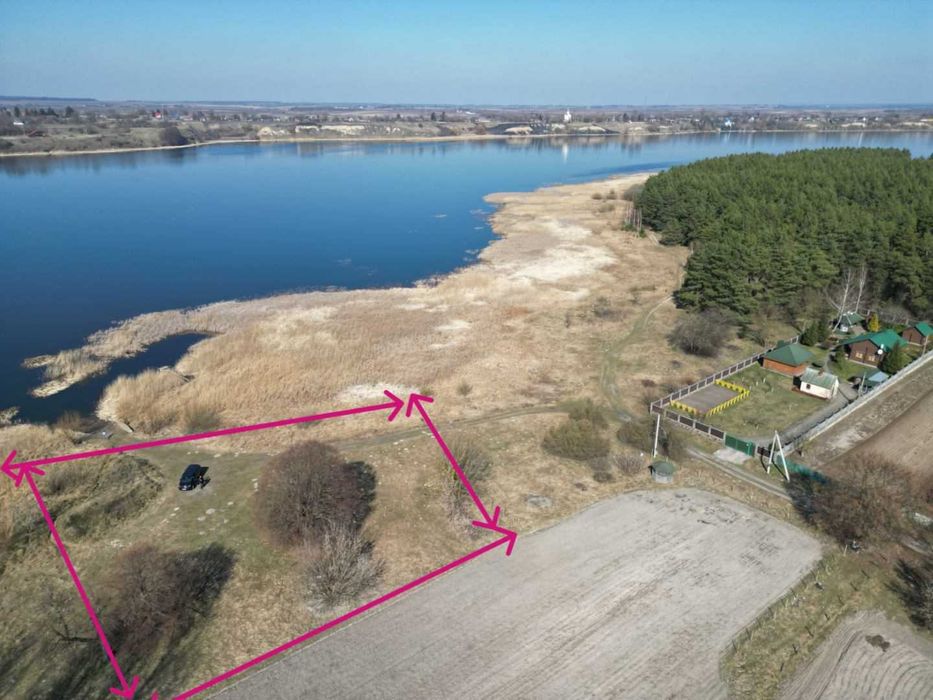 Продається  земельна ділянка у Хрінниках на березі Водосховища.