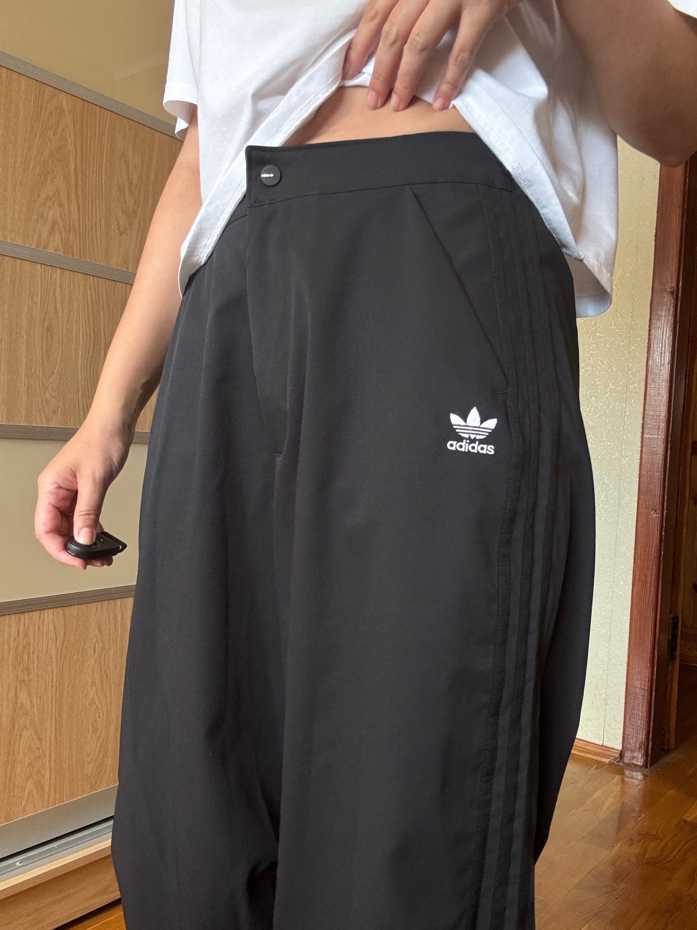 Жіночі спортивні штани чорні Adidas Originals Adicolor