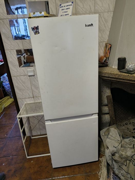 Frigorífico com congelador