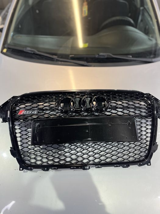Решітка audi a4b8 black