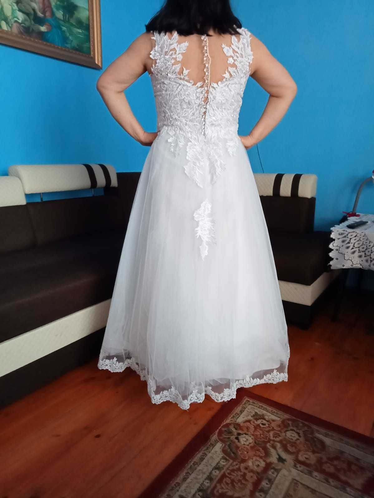 Piękna suknia ślubna.