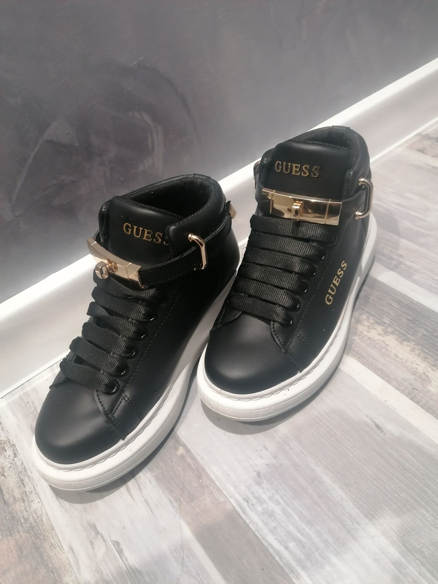 Buty damskie GUESS