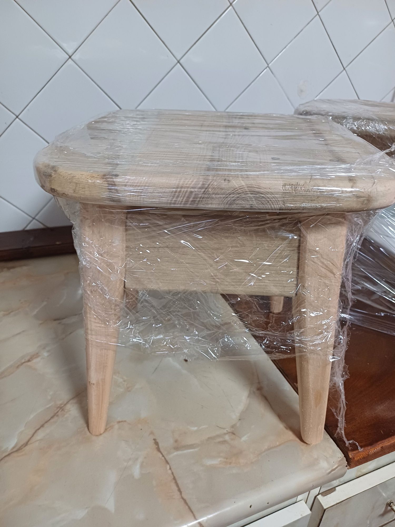 Стілець з дерева стільчик