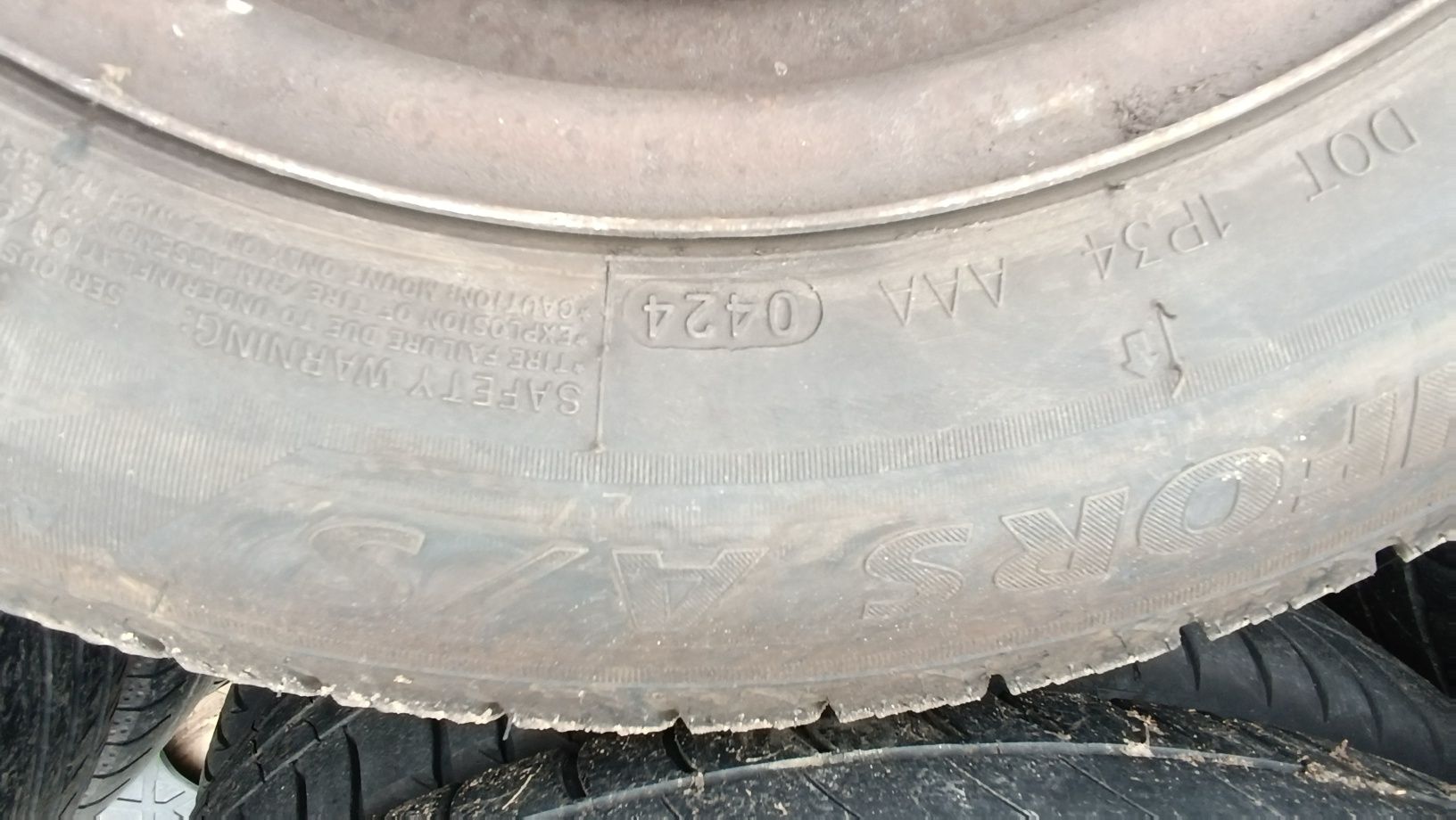 Koła z oponami wielosezonowymi 175/70R14 88T 4x8mm