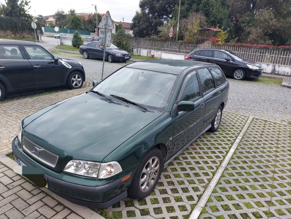 Volvo V40 1.9D 1998 com afazeres