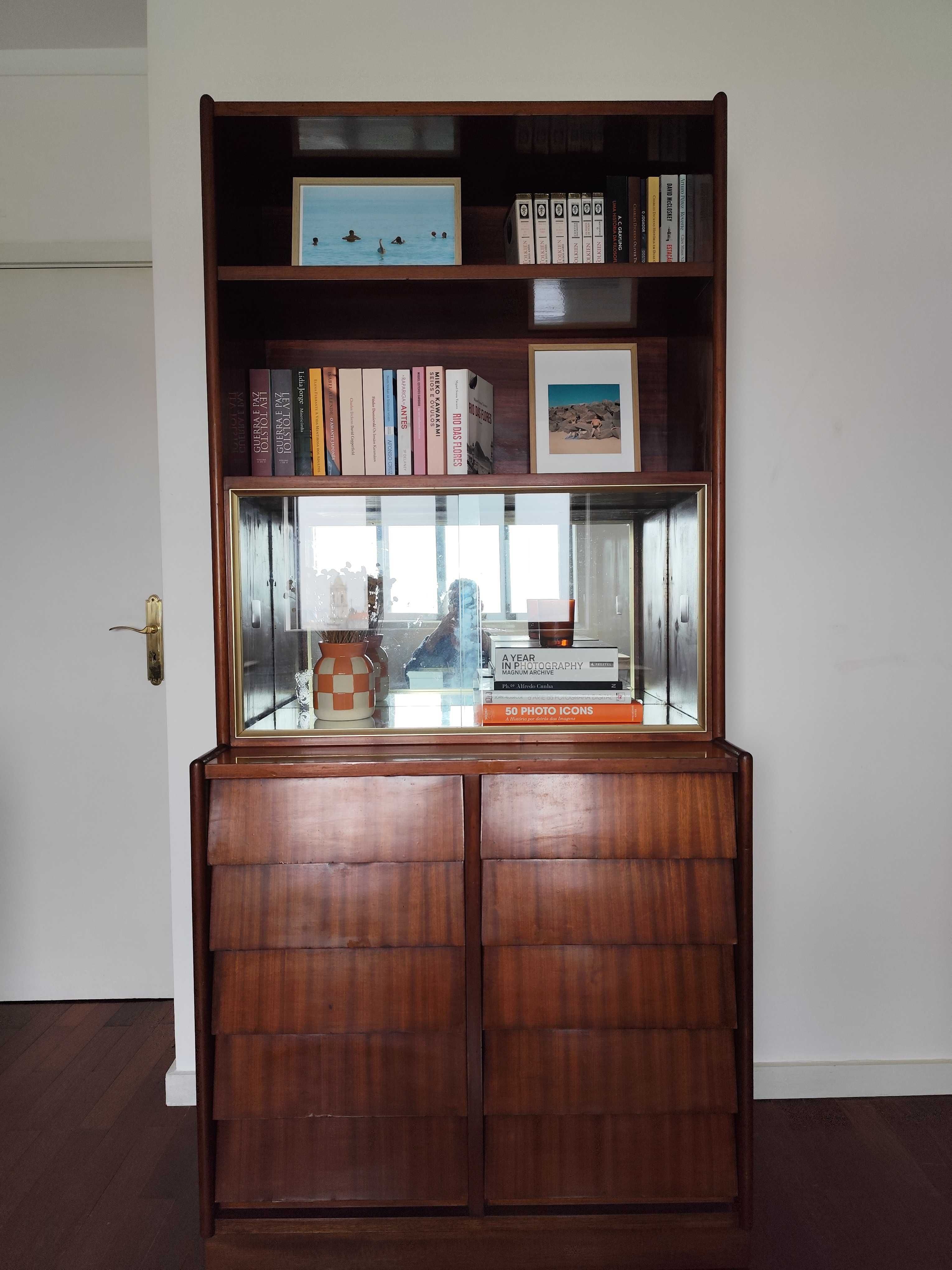 Estante Mid-Century Modern