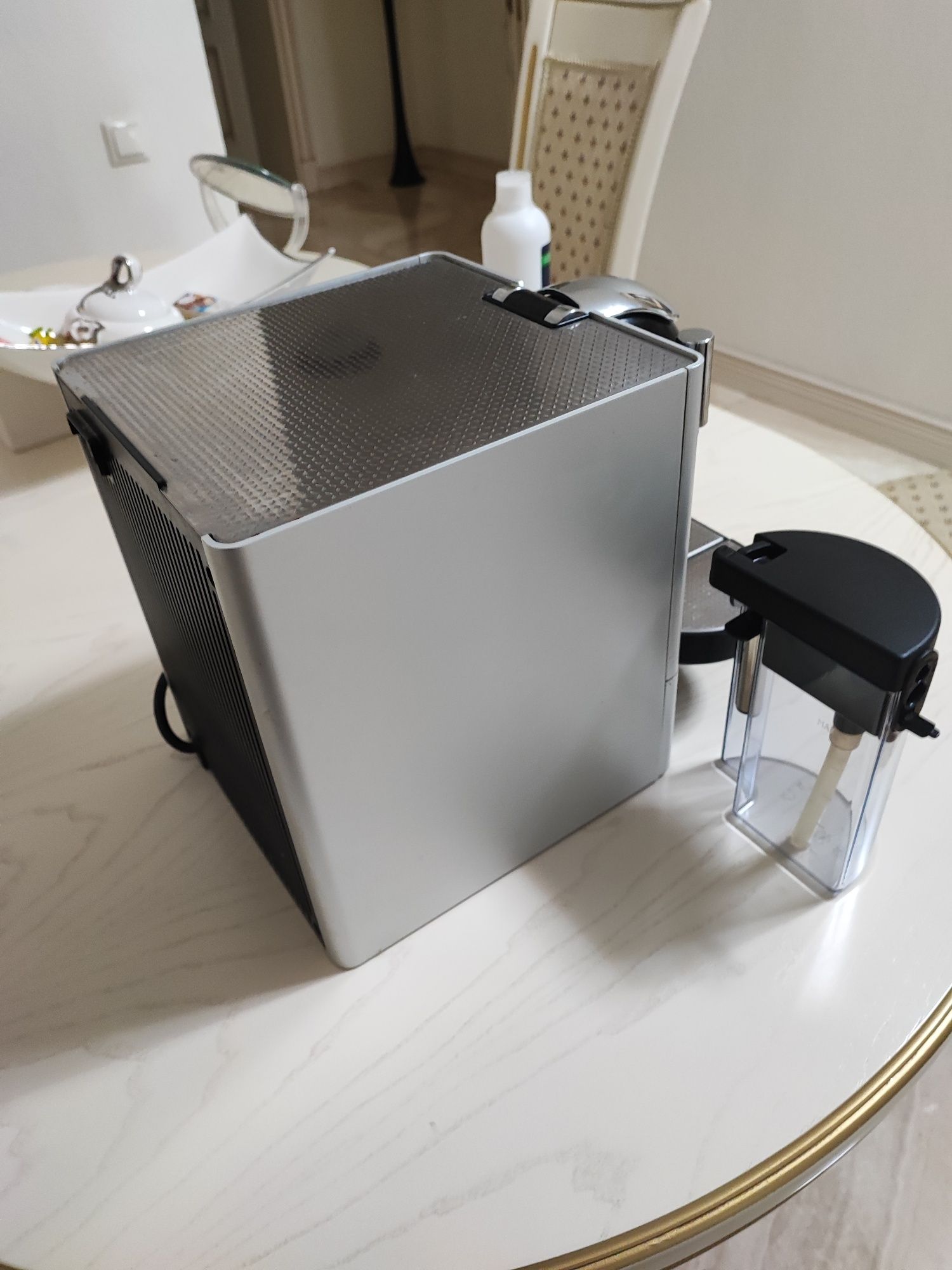 Кавомашина капсульна Delonghi Nespresso en720m