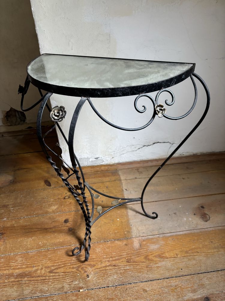 Mesa e Bengaleiro em Ferro