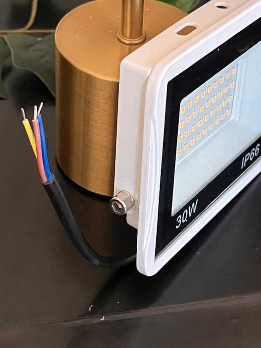 Projetor LED Fixo Exterior