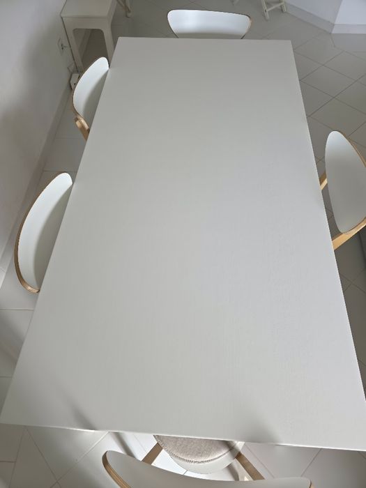 Vendo mesa e cadeiras