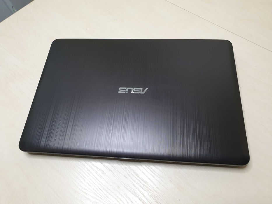 Ноутбук Asus в дуже хорошому стані /Intel Core i3-6006/8 GB DDR4/SSD