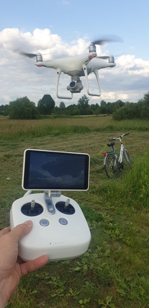 DJI phantom 4 Advanced z ekranem.SUPER