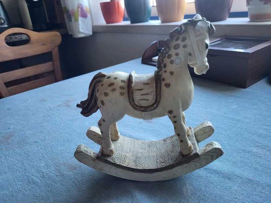 Cavalo de Baloiço em Cerâmica