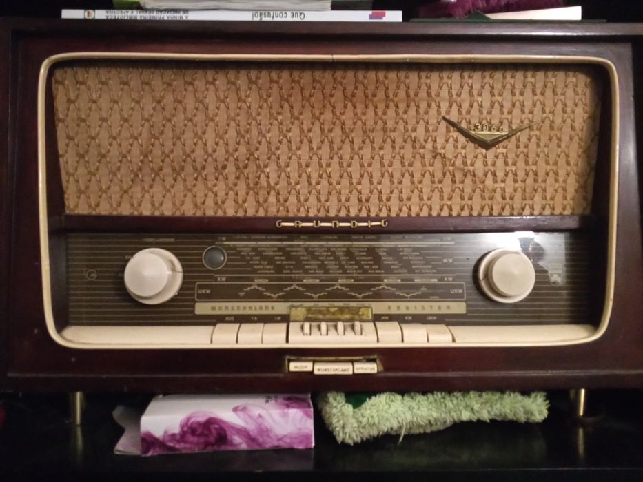 Rádio muito antigo