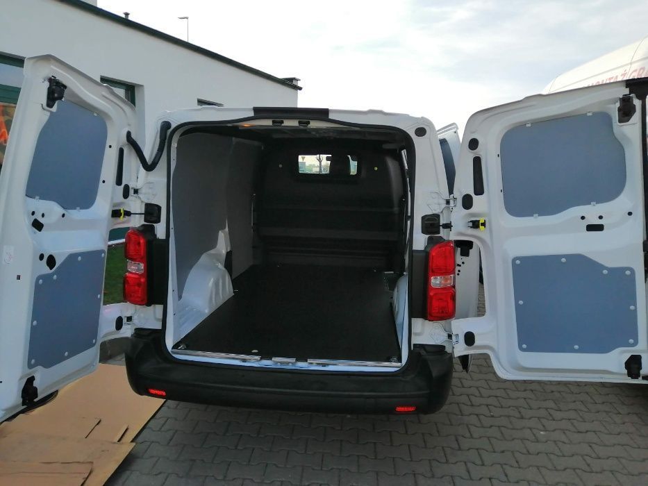 Toyota Proace S Komfortowa zabudowa przestrzeni ładunkowej auta