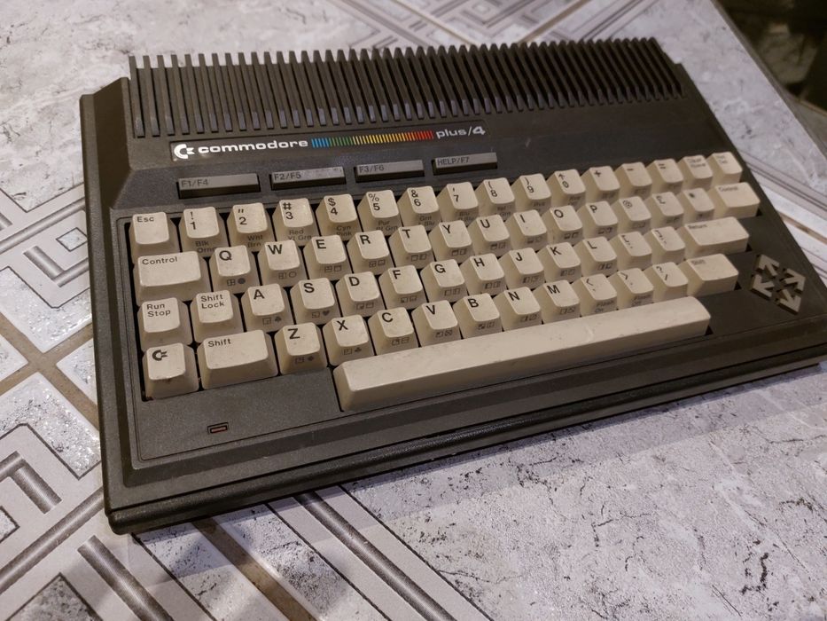 Komputer Commodore Plus/4